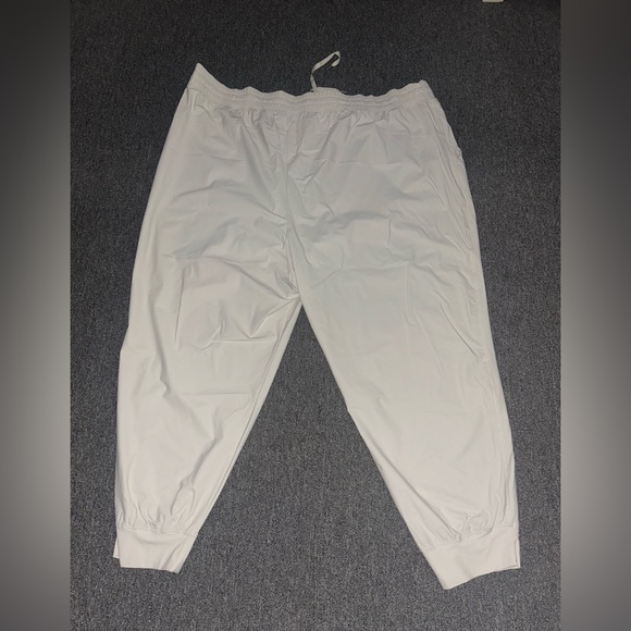 Old Navy Women's Light Beige Joggers - Picture 6 of 6
